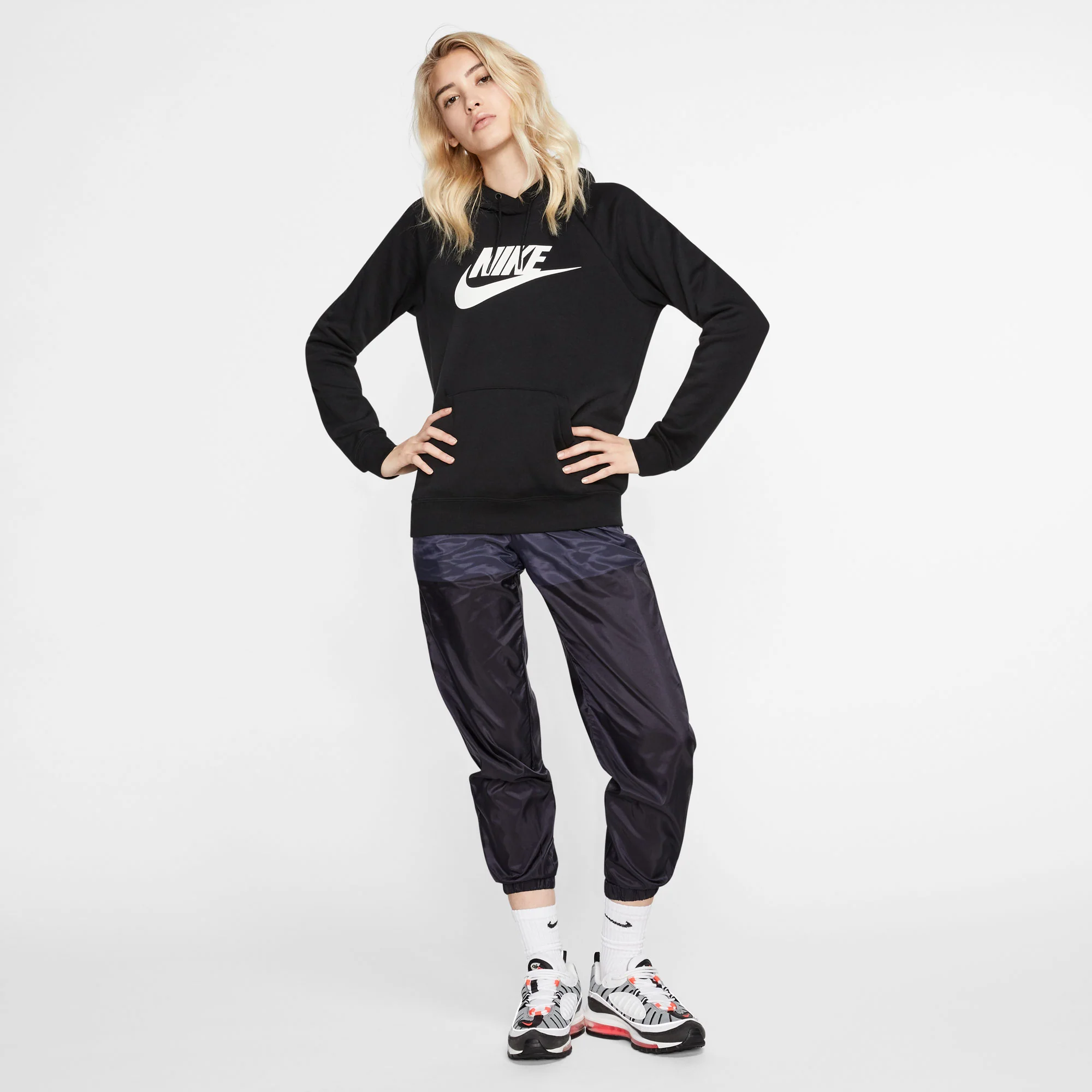 Nike Essential Women's Fleece Pullover Hoodie - Image 3