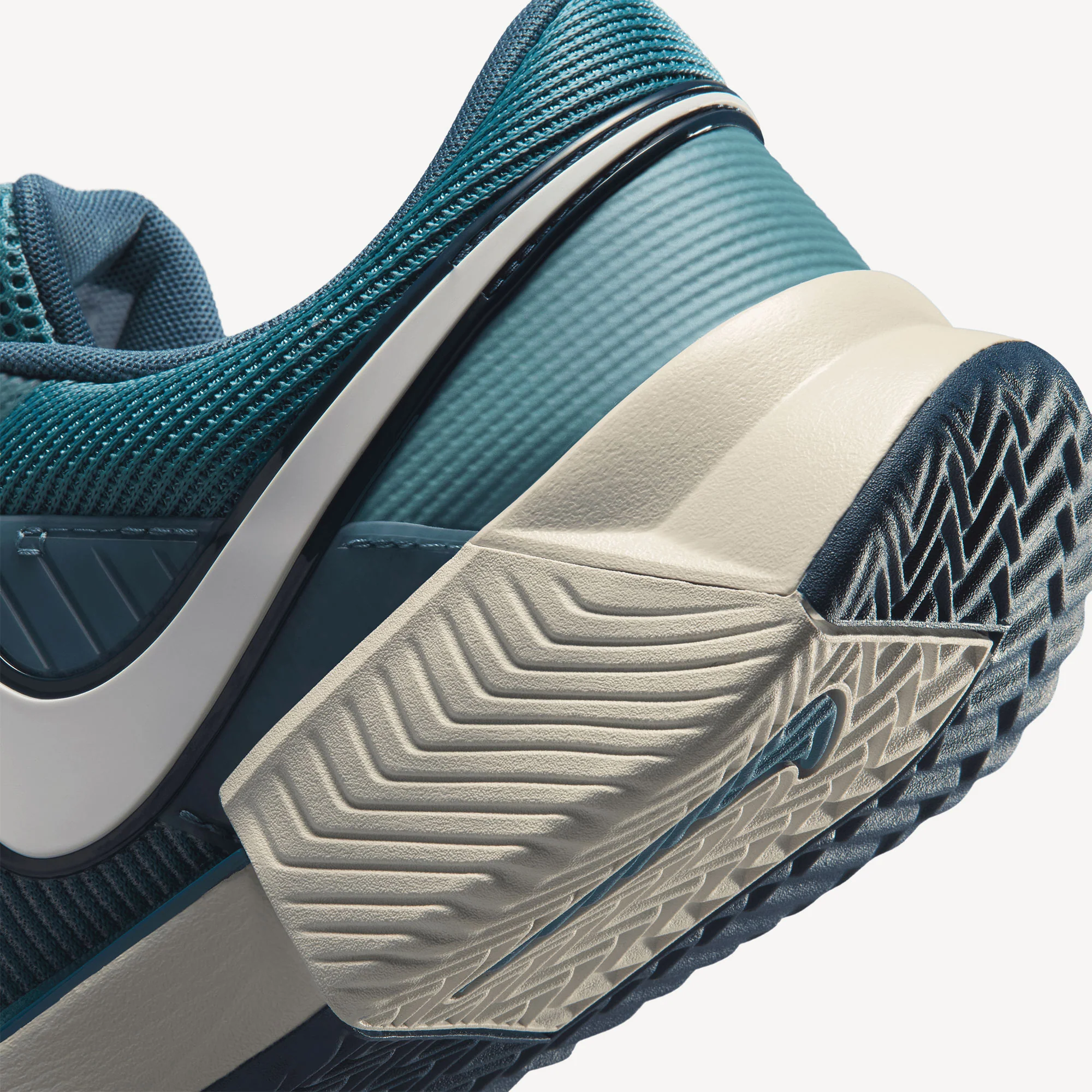 Nike GP Challenge 1.5 Men's Clay Court Tennis Shoes - Image 8
