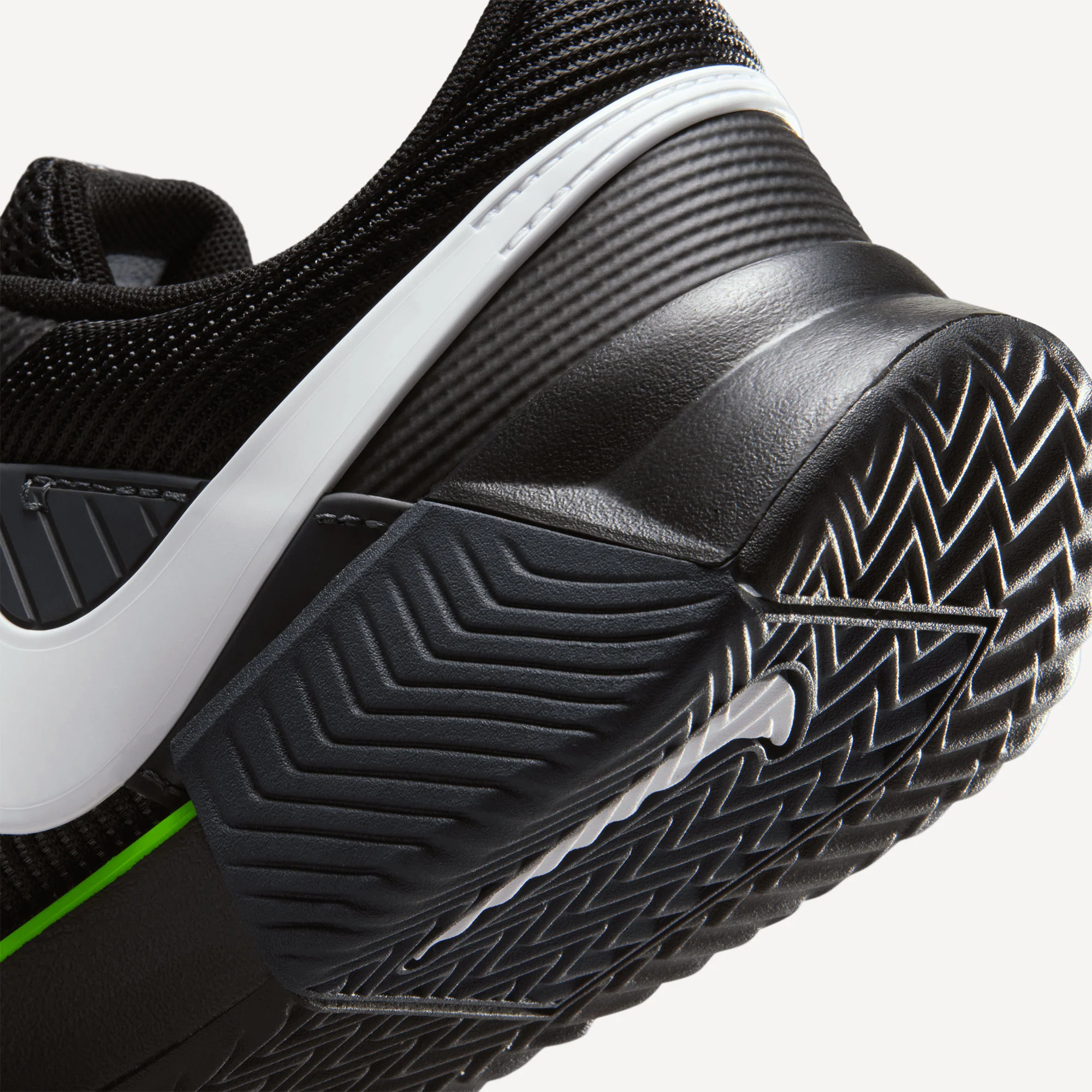 Nike GP Challenge 1.5 Women's Clay Court Tennis Shoes - Image 8