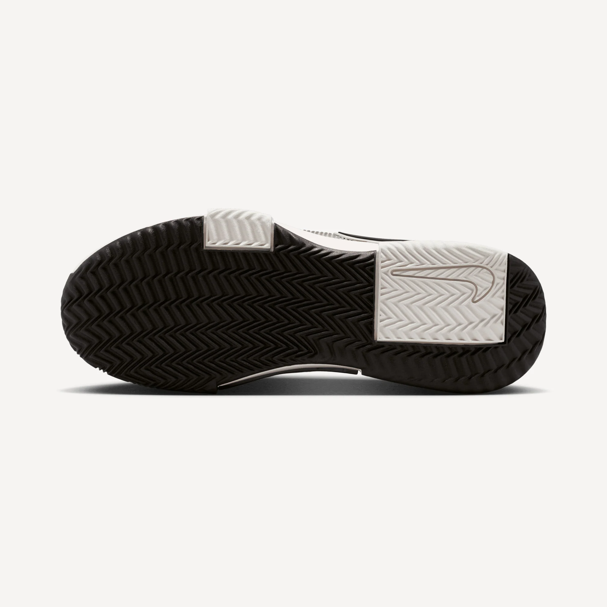 Nike GP Challenge 1.5 Women's Clay Court Tennis Shoes - Image 2