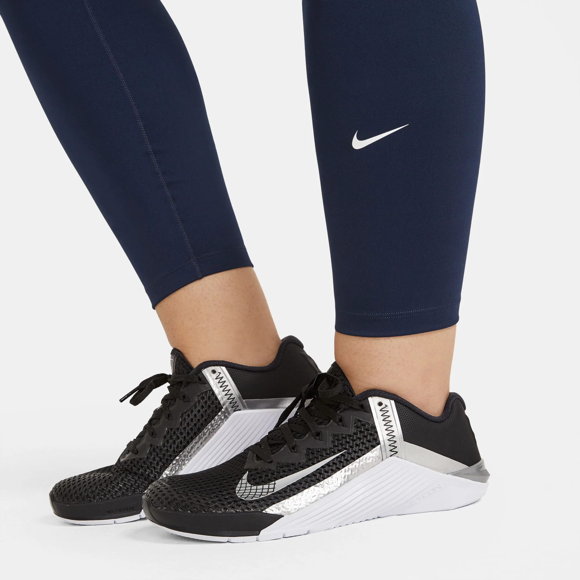 Nike One Dri-FIT Women's Mid-Rise Tights - Image 3