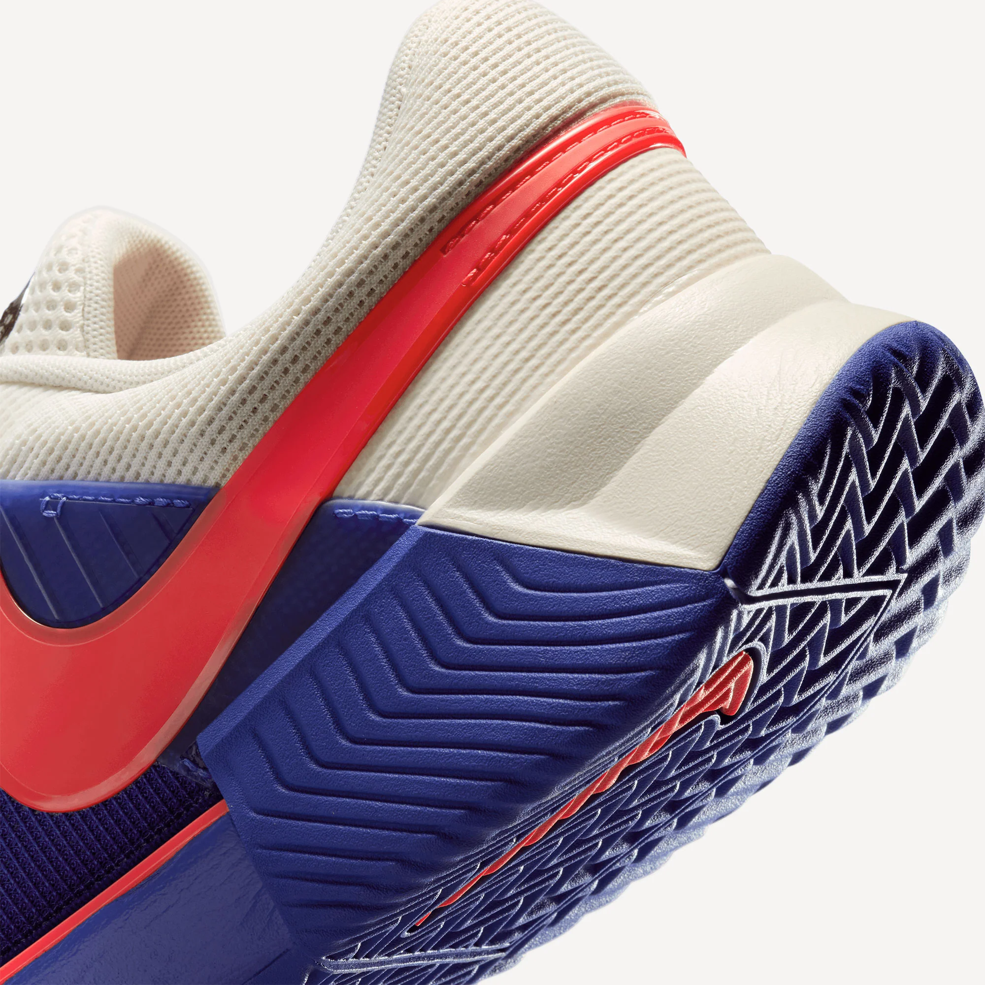 Nike Zoom GP Challenge 1 PRM Men's Clay Court Tennis Shoes - Image 8