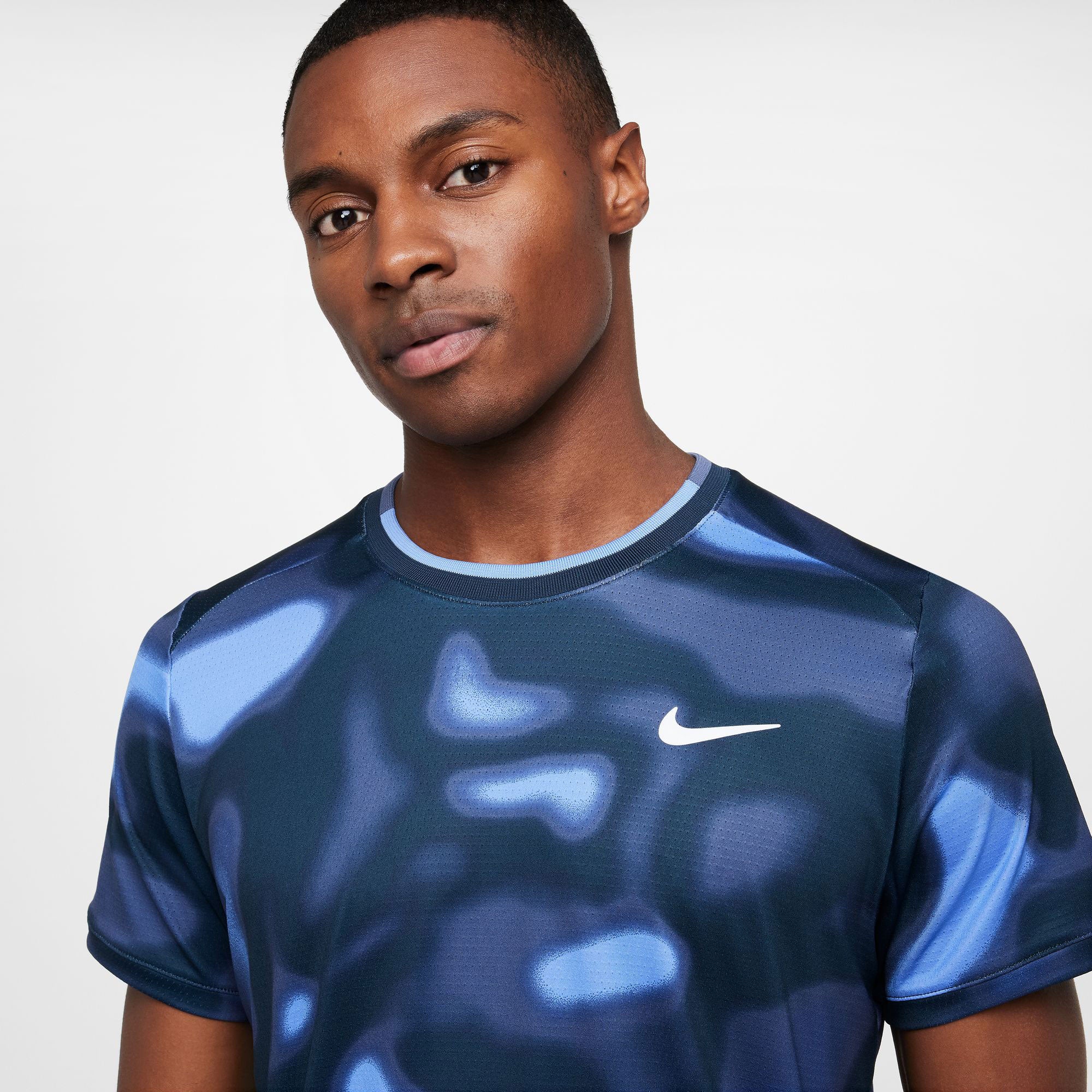 NikeCourt Advantage Men's Dri-FIT Printed Tennis Shirt - Image 3