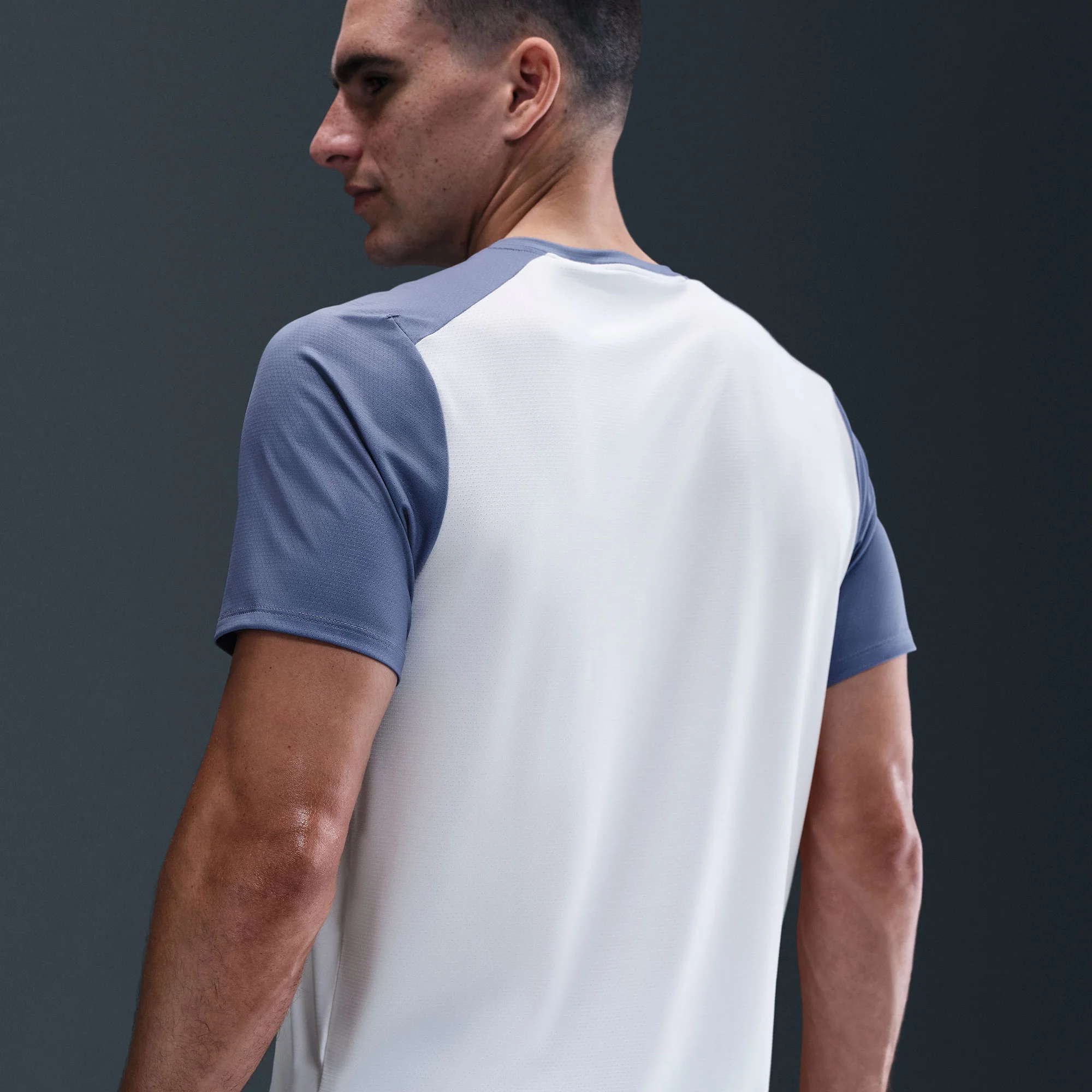 NikeCourt Advantage Men's Dri-FIT Printed Tennis Shirt - Image 2