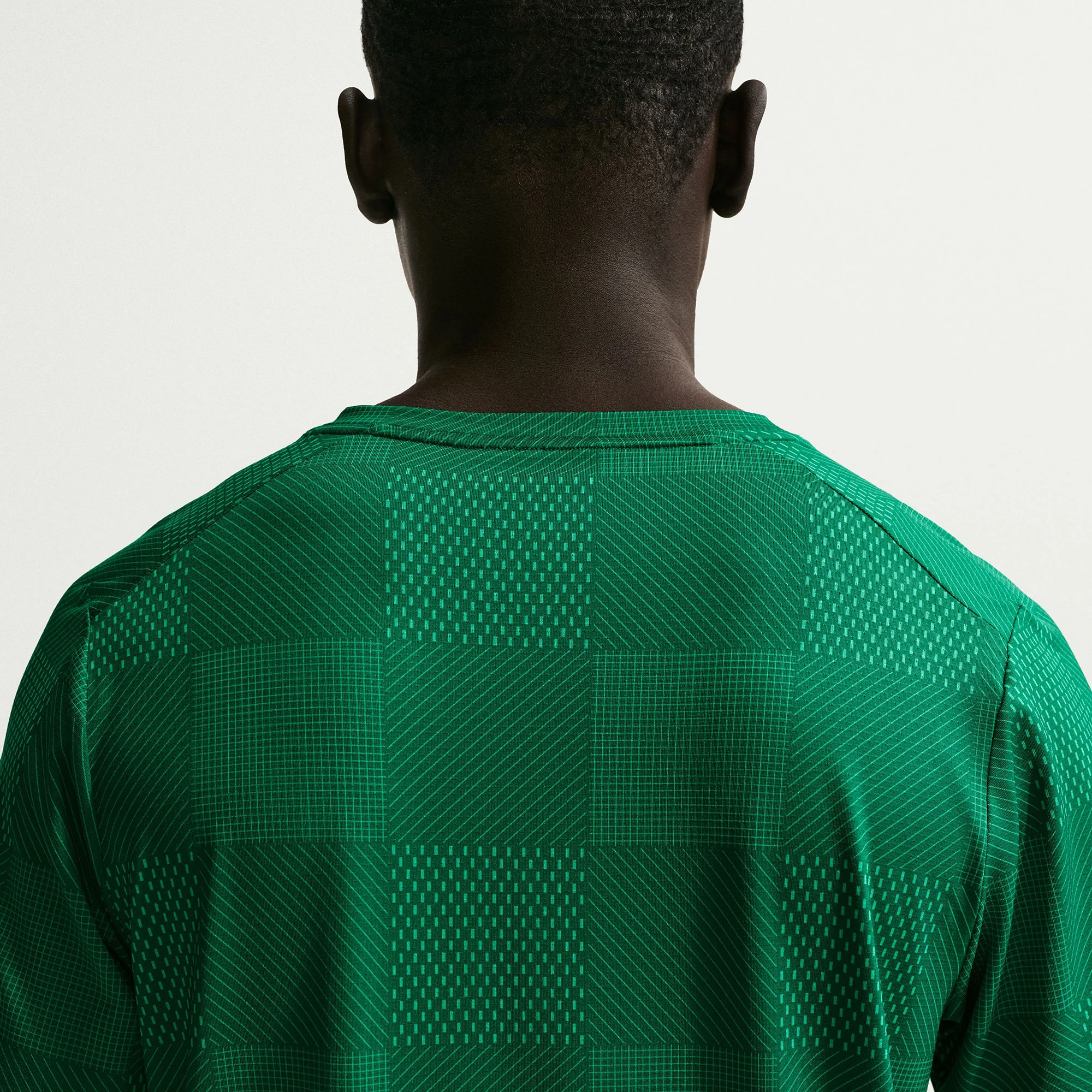 NikeCourt Advantage Men's Dri-FIT Printed Tennis Shirt - Image 2