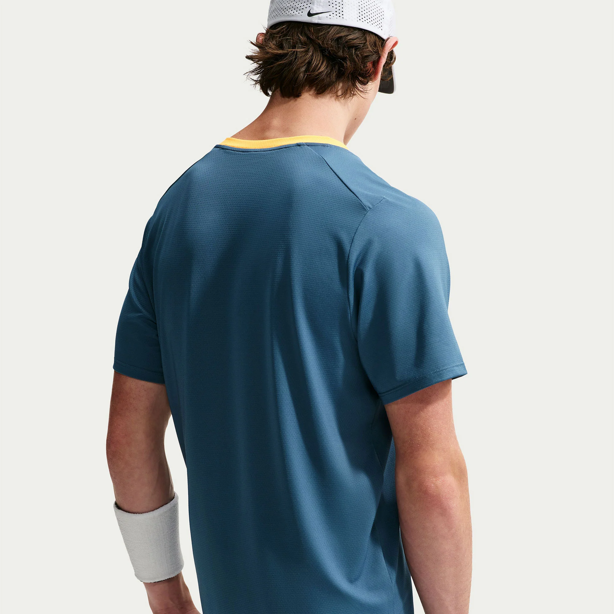 NikeCourt Advantage Men's Dri-FIT Tennis Shirt - Image 2