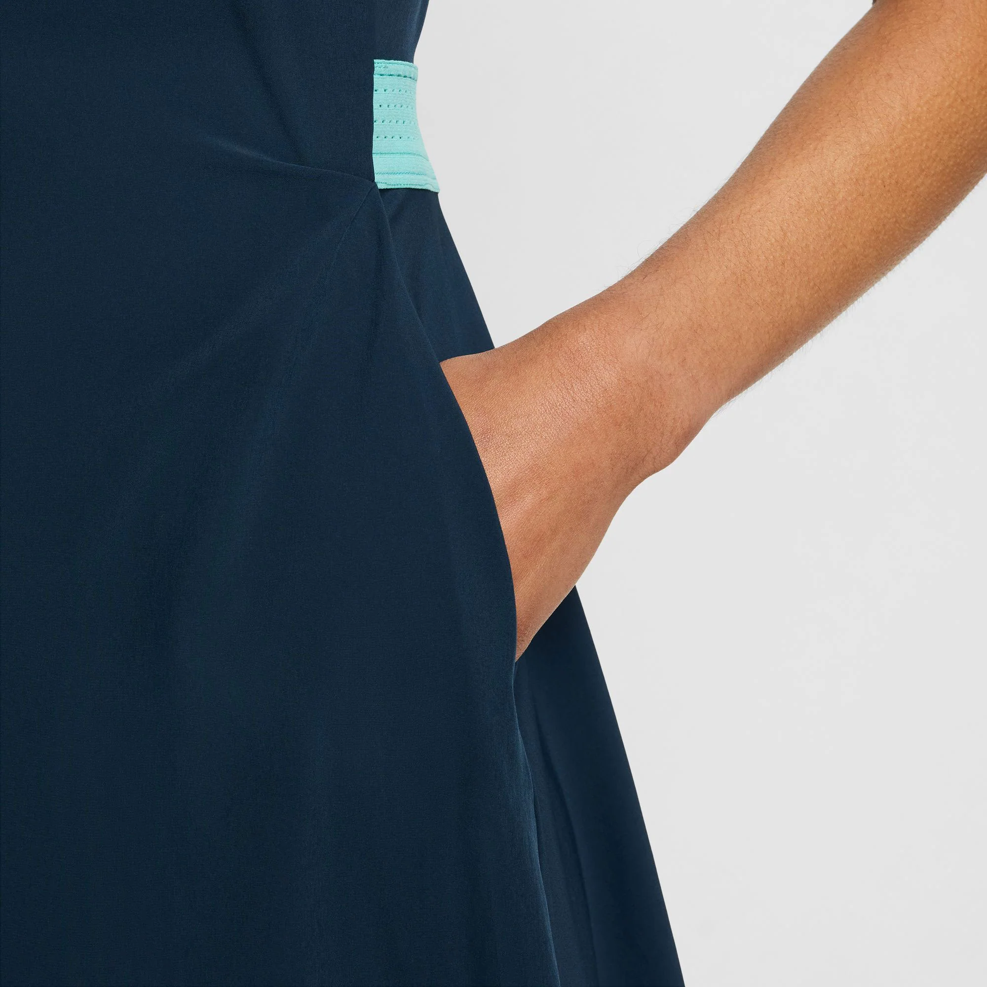 NikeCourt Advantage Women's Dri-FIT Tennis Dress - Image 4