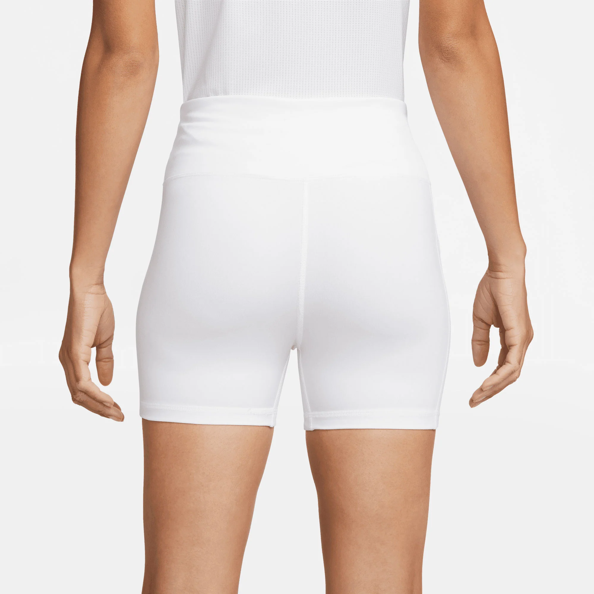 NikeCourt Dri-FIT Advantage Women's 4-Inch High-Rise Tennis Shorts - Image 2