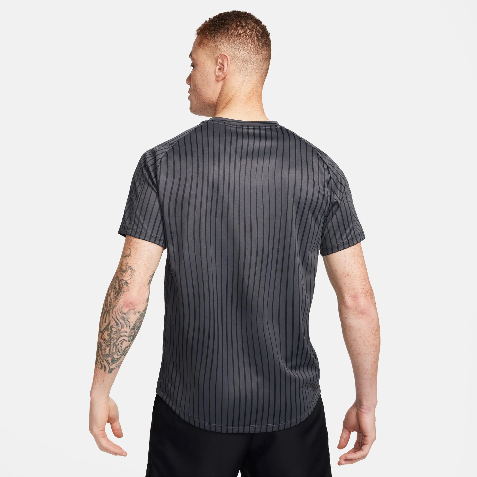 NikeCourt Victory Men's Dri-FIT Printed Tennis Shirt - Image 2
