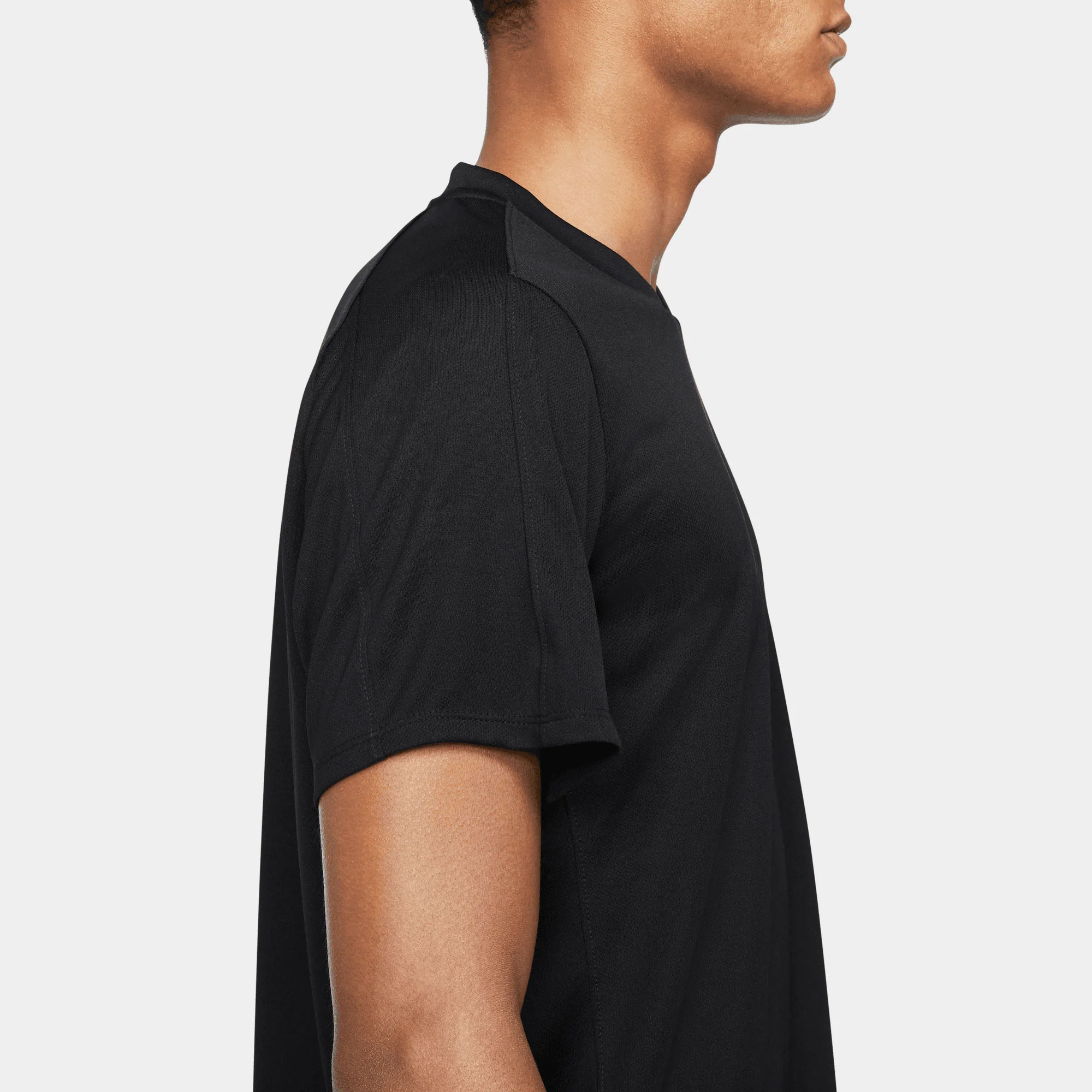 NikeCourt Victory Men's Dri-FIT Tennis Shirt - Image 4
