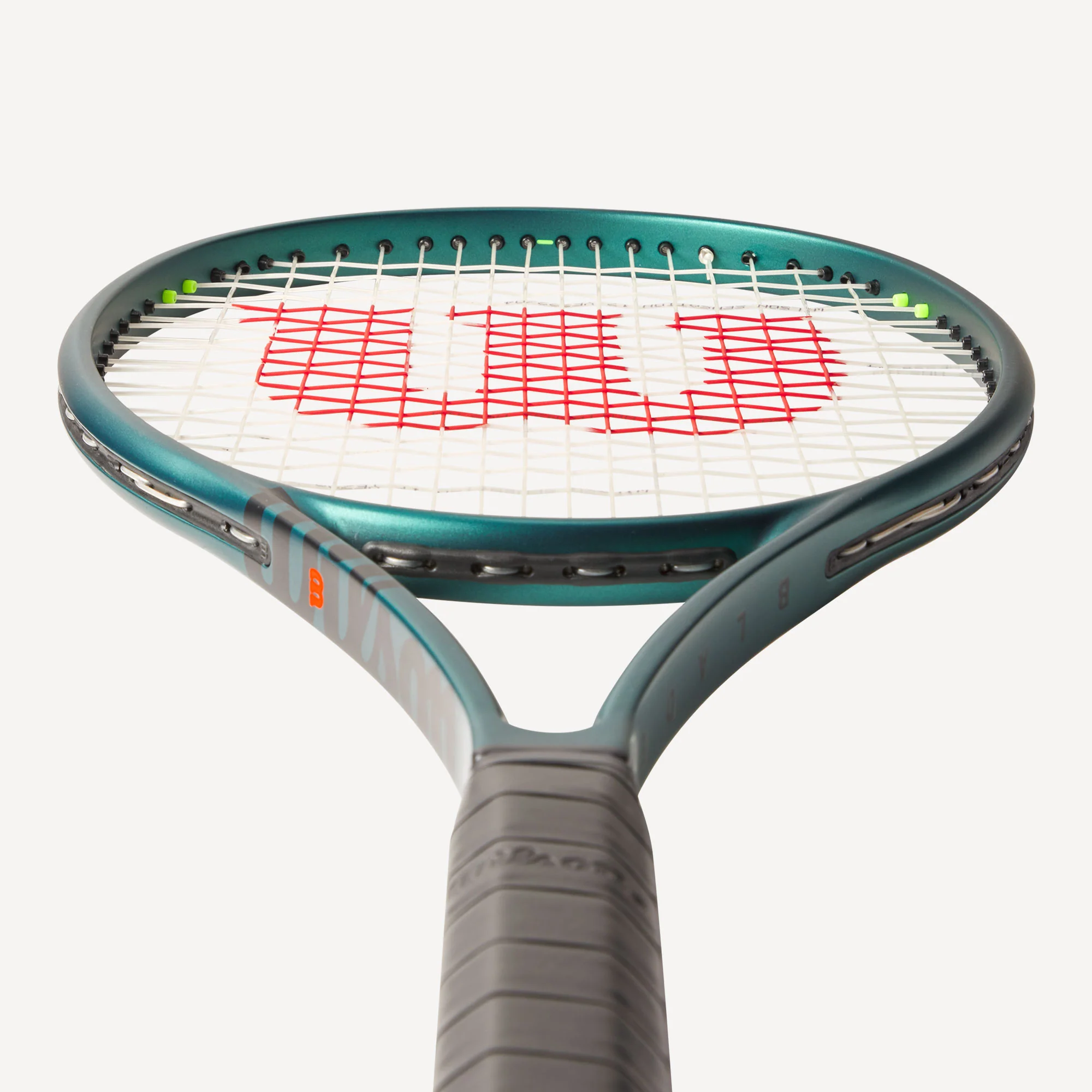 Wilson Blade 98 16x19 V9 Tennis Racket - Image 4