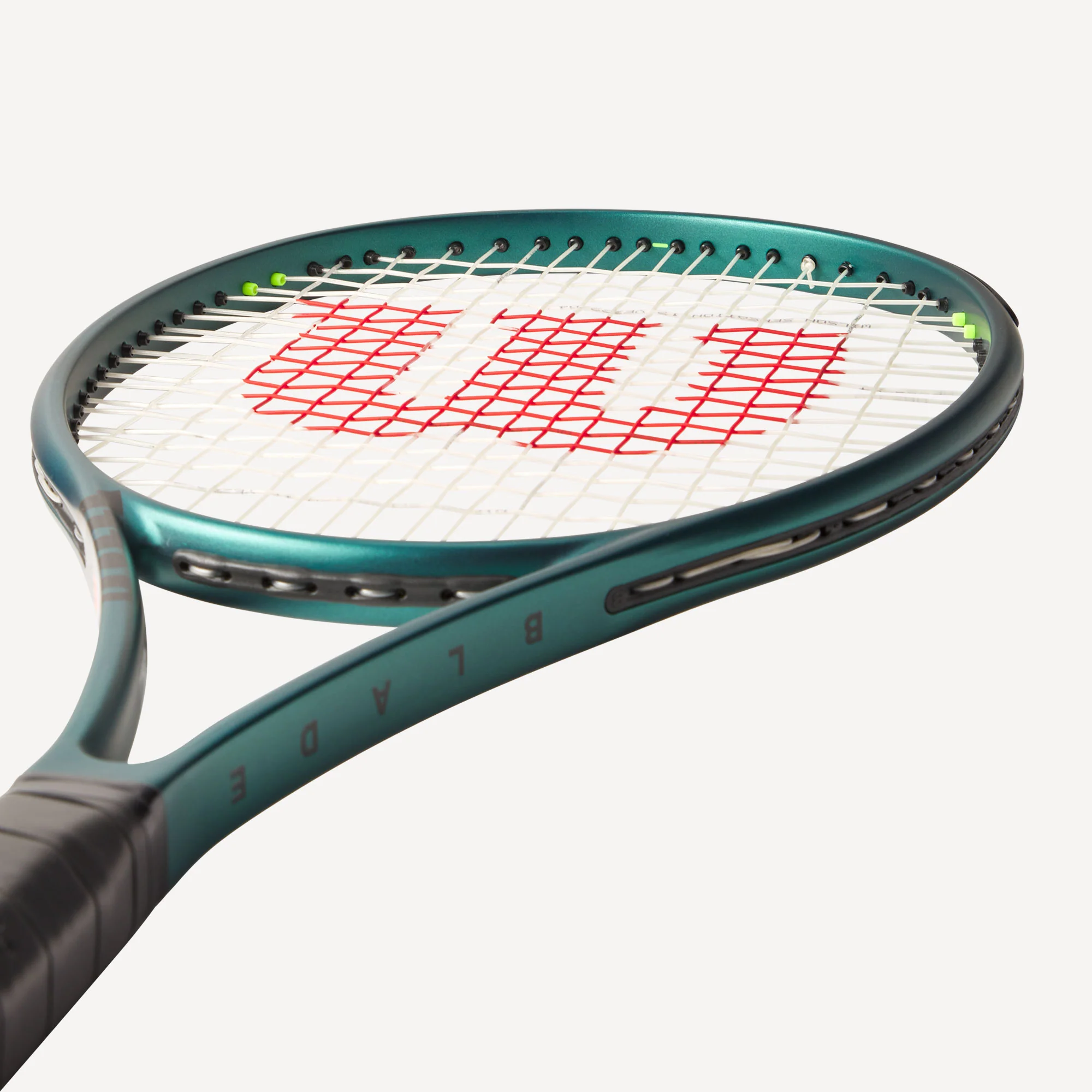 Wilson Blade 98 16x19 V9 Tennis Racket - Image 5